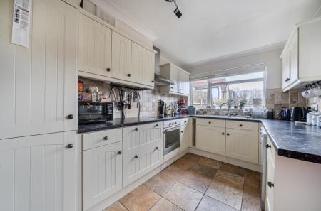 1405430-7-6980bf8...