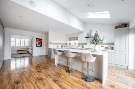 1404556-8-6979dfc...