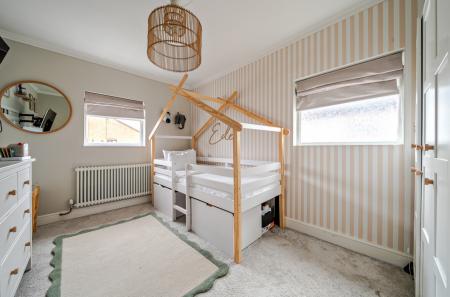 1410833-7-698e1dd...