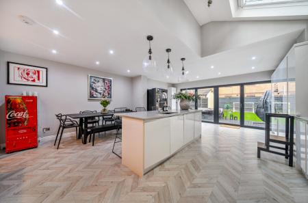 1410833-12-698e1e...