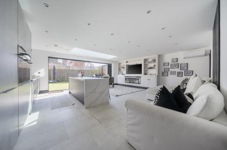 1424120-8-69bc2e6...