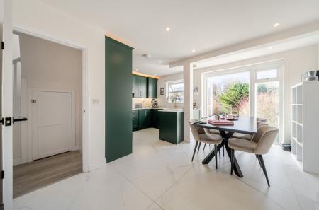 1425764-12-69b151...