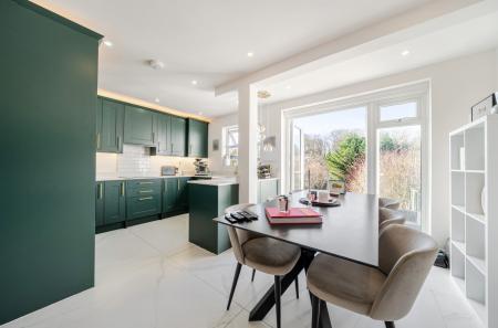 1425764-13-69b151...