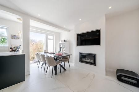 1425764-11-69b151...