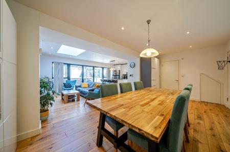 1430658-9-69bb10d...