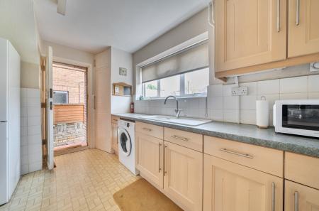 1426198-11-69b807...