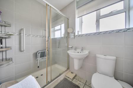 1426198-4-69b8073...