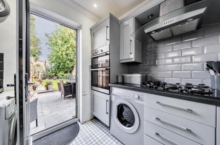 1422448-7-69b17bd...