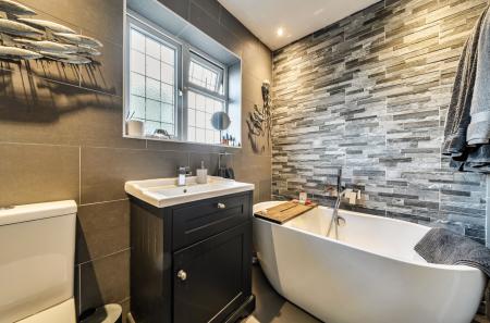 1422448-4-69b17af...