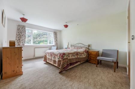 1438115-6-69cbc9c...