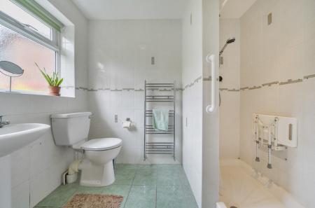 1438115-4-69cbc9c...