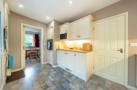 1438115-14-69cbcb...