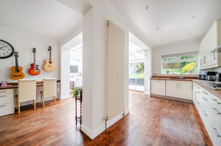 1446527-7-69e64ab...