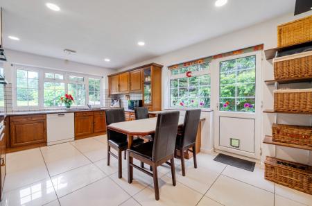 Kitchen/Breakfast Rm
