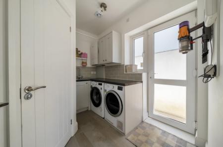 10-681dfb910d95a-...