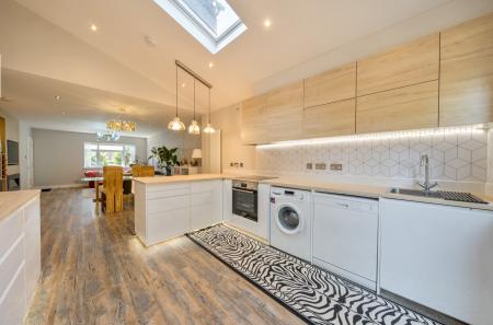 32-682322f80db41-...