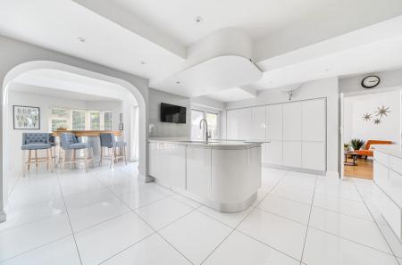 1320235-31-68720a...