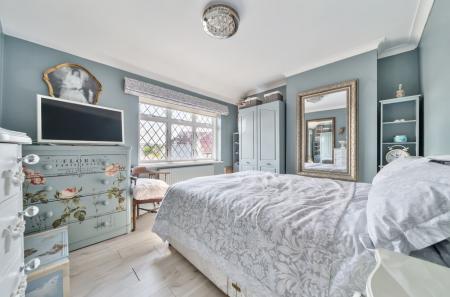 1324340-11-686fed...