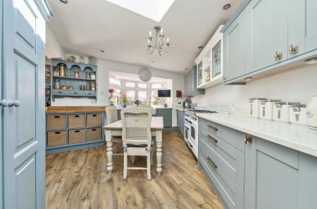 1324340-18-686fed...