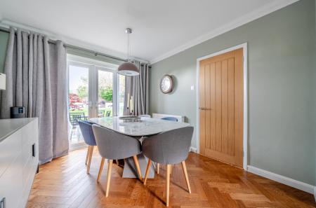 1328307-7-687f961...