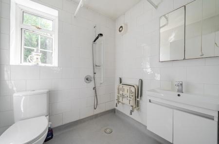 1339823-7-689b59b...