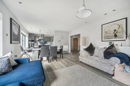 1353117-12-68c411...