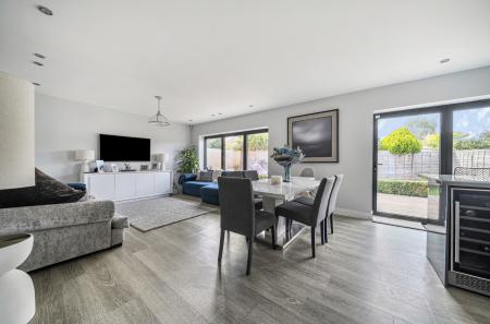 1353117-9-68c4117...