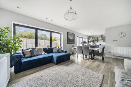 1353117-11-68c411...