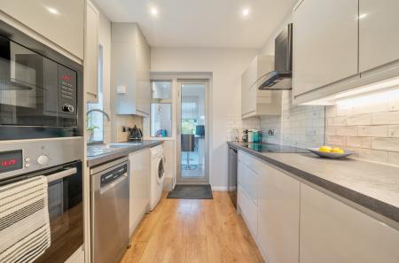 1362513-5-68dfda1...