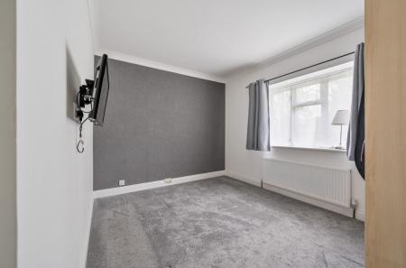 1370368-5-68f17af...