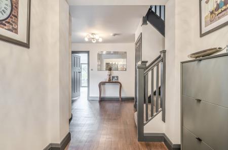 1374280-6-690e5c2...