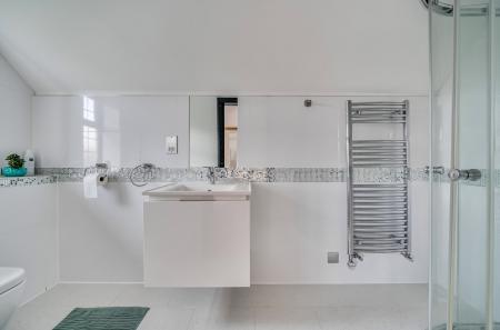 1374280-21-690e5d...