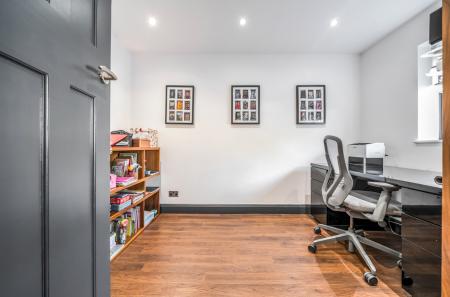 1374280-1-690e5ba...