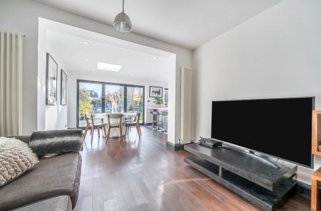 1374280-12-690e5c...