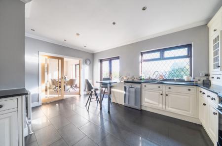 1385377-7-69302c9...