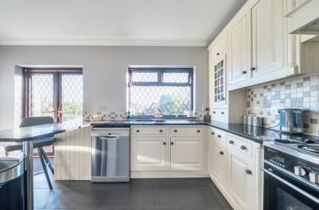 1385377-8-69302cb...