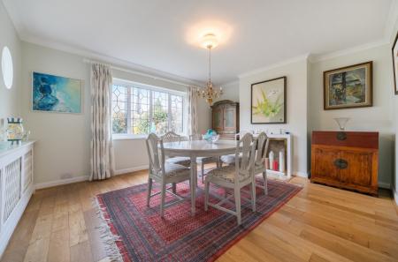 1387459-4-6935dd0...