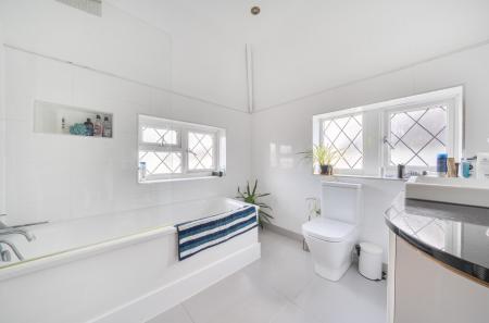 1395106-6-694bcd4...