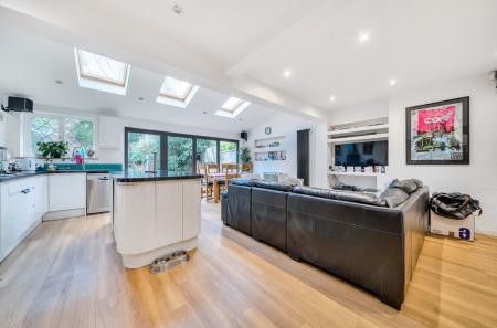 1395106-2-694bccd...