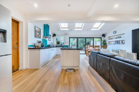 1395106-3-694bcce...