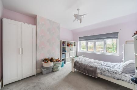 1395656-7-69611fc...