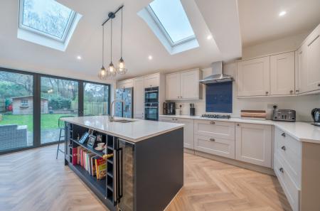 1395656-4-69611e6...