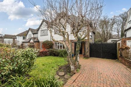 1395656-18-696126...