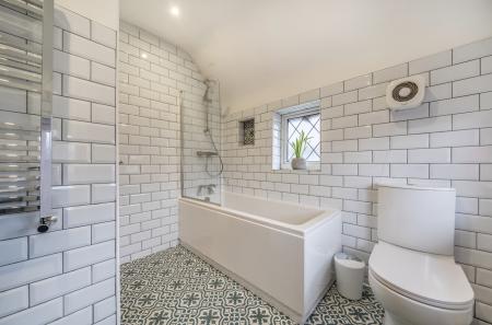 1395656-12-696123...