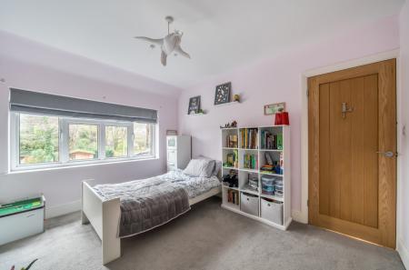 1395656-8-69611ff...