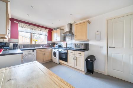 1399946-17-696f52...