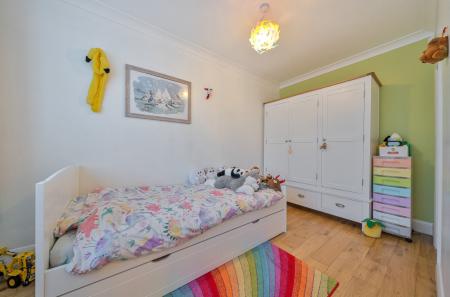 1401206-3-696f5c3...