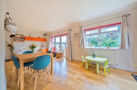 1401206-9-696f5cc...