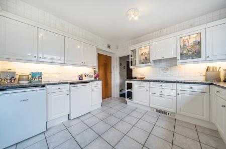 1407657-2-6980c85...