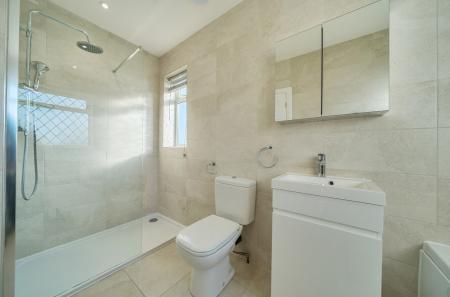 1418417-3-699f1f9...